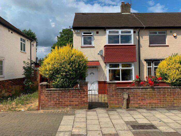 3 Bedroom Semi-Detached House To Rent In Hillcrest Road, Bromley, BR1