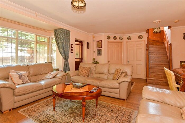 5 Bedroom Detached House For Sale In Maidstone Road, Chatham, Kent, ME4