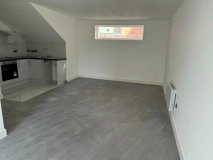 4 Bedroom Flat To Rent In Old Orchard, Poole, BH15