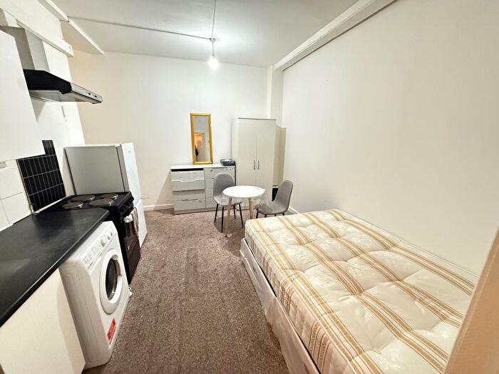 1 Bedroom Flat To Rent In Mitcham Road, London, SW17