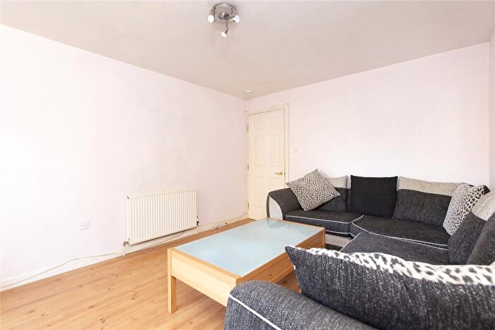 2 Bedroom Flat To Rent In Dryden Gait, Edinburgh, EH7