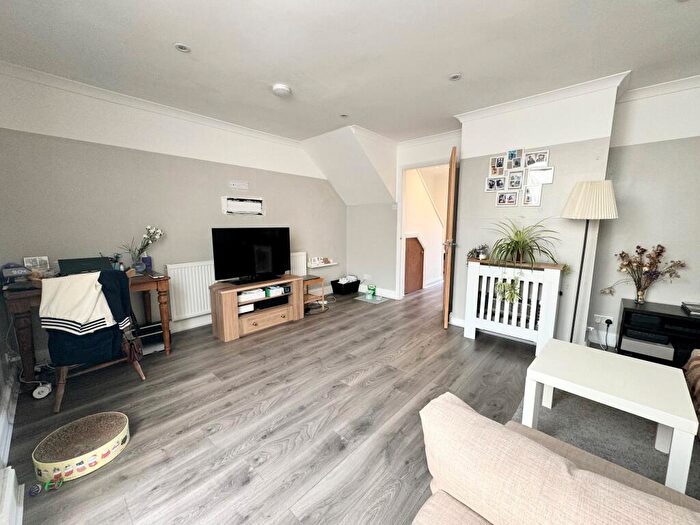 2 Bedroom House To Rent In Queens Drive, Bath, BA2