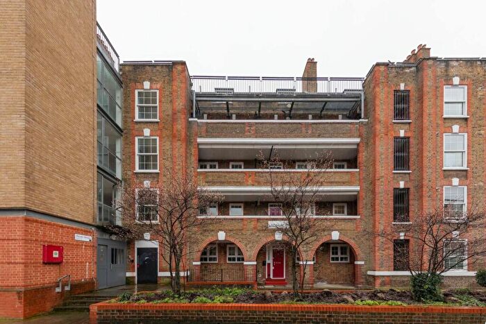 2 Bedroom Flat To Rent In Flat, Rover House, Whitmore Estate, London, N1