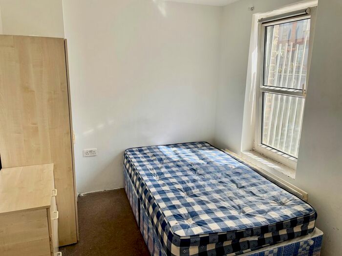 Studio To Rent In Harrow Road, North Kensington, W10