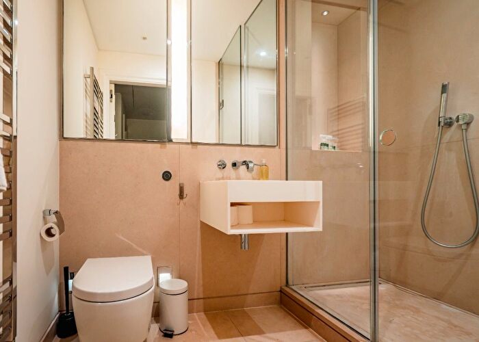 2 Bedroom Flat To Rent In Duke Street, Mayfair, London, W1K