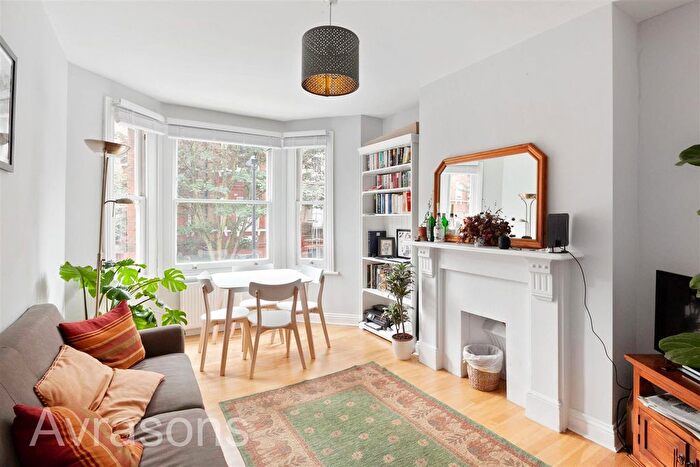 2 Bedroom Flat To Rent In Crewdson Road, Oval, London, SW9