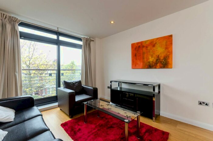2 Bedroom Flat To Rent In Larden Road, Acton, London, W3