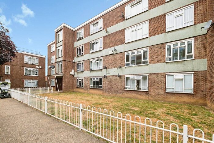 2 Bedroom Flat For Sale In Diban Court, Diban Avenue, Hornchurch, RM12