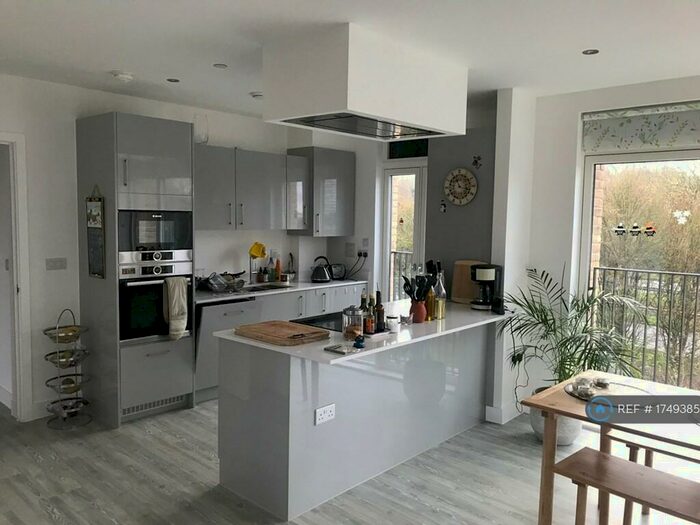 2 Bedroom Flat To Rent In Snow Rose House, Headington, Oxford, OX3