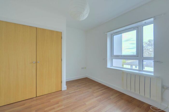 2 Bedroom Flat To Rent In Desvignes Drive, Hither Green, London, SE13