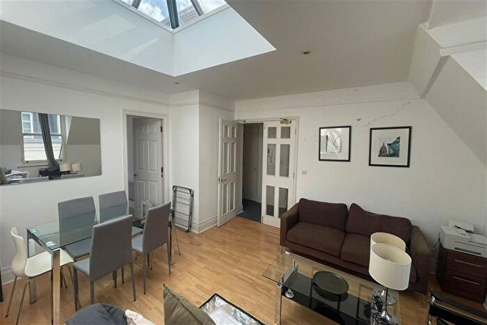 2 Bedroom Flat To Rent In Penthouse, Printers Inn Court, Holborn, London, EC4A