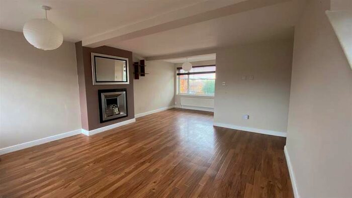 3 Bedroom Flat To Rent In Blenheim Parade, Allestree, Derby, DE22