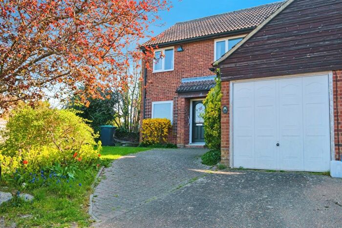 3 Bedroom Detached House For Sale In De Bohun Court, Saffron Walden, CB10