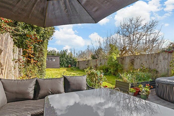 4 Bedroom Semi-detached House For Sale In Hylands Cottages, Woodchurch, Kent, TN26