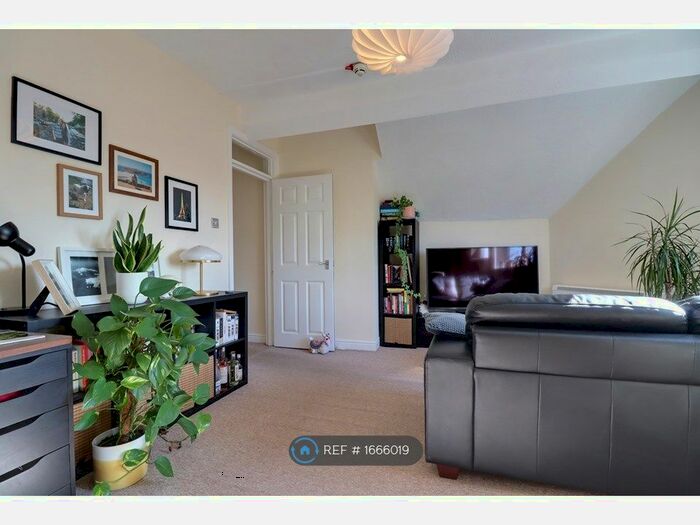 2 Bedroom Flat To Rent In Dickenson Road, Manchester, M13