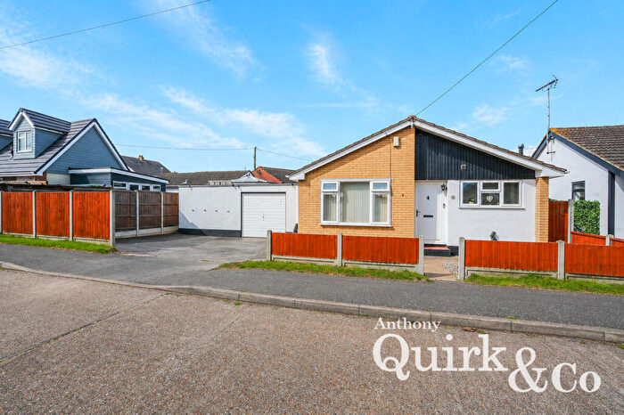 2 Bedroom Detached Bungalow For Sale In Marine Avenue, Canvey Island, SS8