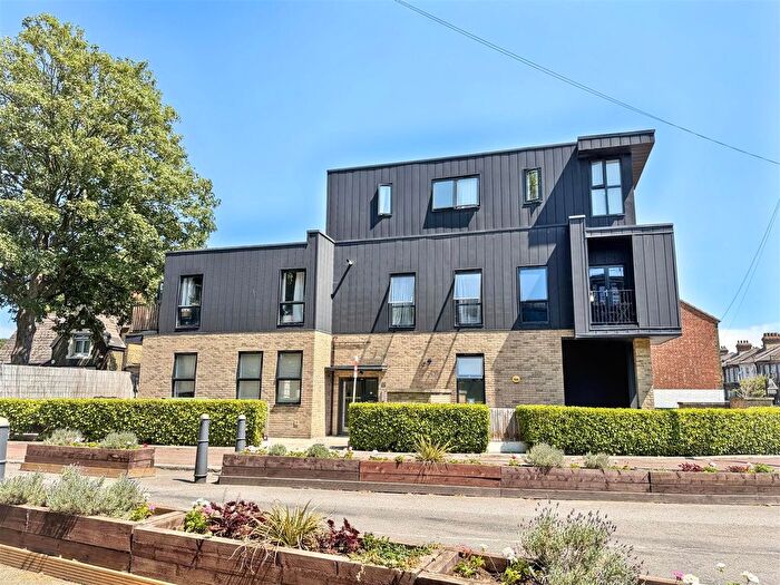 2 Bedroom Flat For Sale In Grange Road, London, E13