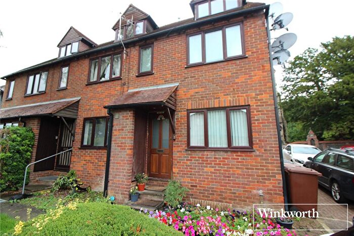 1 Bedroom Flat To Rent In Romeland Court, Elstree, Hertfordshire, WD6