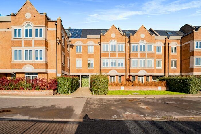 2 Bedroom Flat To Rent In Ealing Green, London, W5