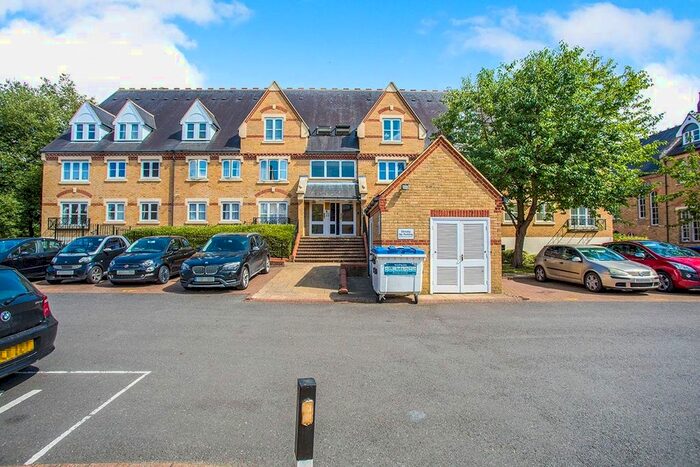 1 Bedroom Flat To Rent In Anglian Close, Watford, Hertfordshire, WD24