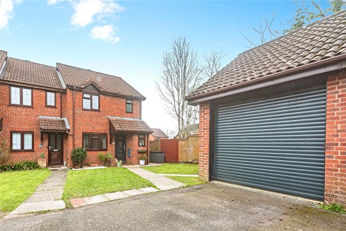 3 Bedroom End Terrace House For Sale In Balmoral Way, Basingstoke, Hampshire, RG22
