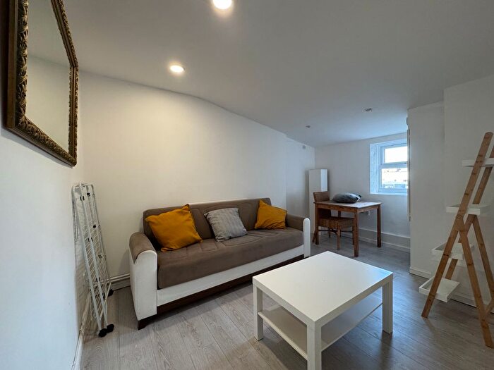 1 Bedroom Flat To Rent In Axminster Road, Holloway, London, N7