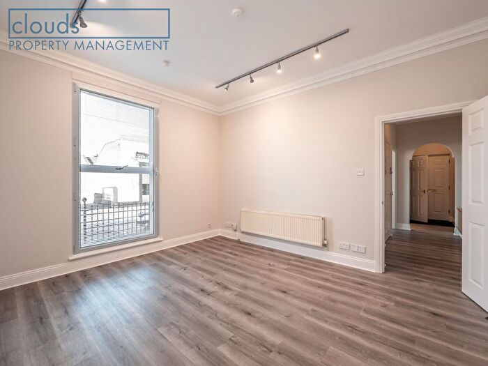 2 Bedroom Flat To Rent In East London Street, Edinburgh, EH7
