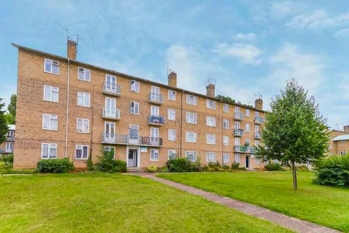 2 Bedroom Flat To Rent In Pinner Grove, Pinner HA5