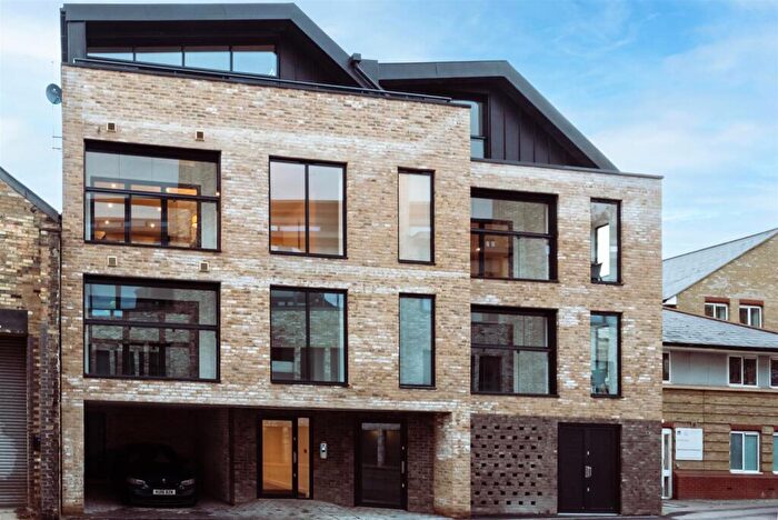 2 Bedroom Apartment To Rent In New Street, Cambridge, CB1