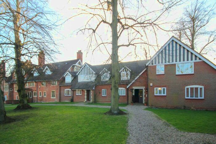 3 Bedroom Flat To Rent In Station Lane, Ingatestone, Essex, CM4