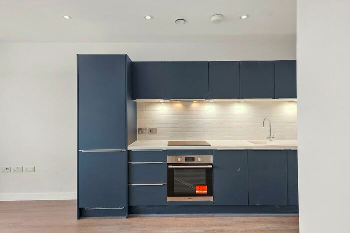 3 Bedroom Town House To Rent In Huddersfield, West Yorkshire, HD1