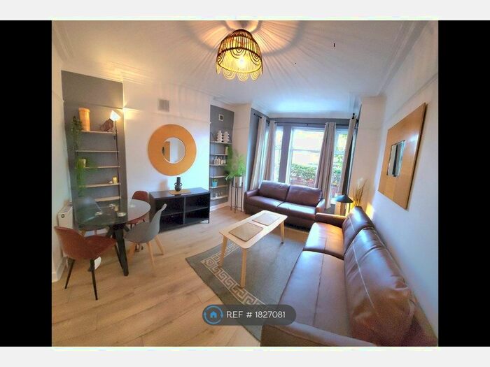 6 Bedroom Semi-Detached House To Rent In Albany Road, Manchester, M21