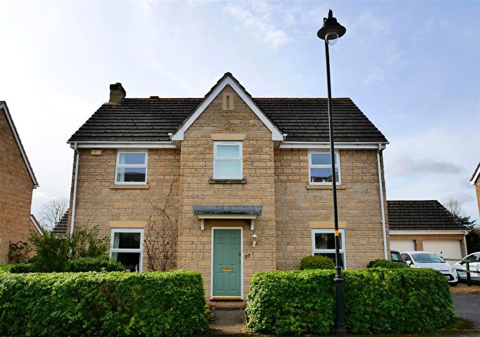 4 Bedroom Detached House For Sale In Springfield Drive, Calne, SN11