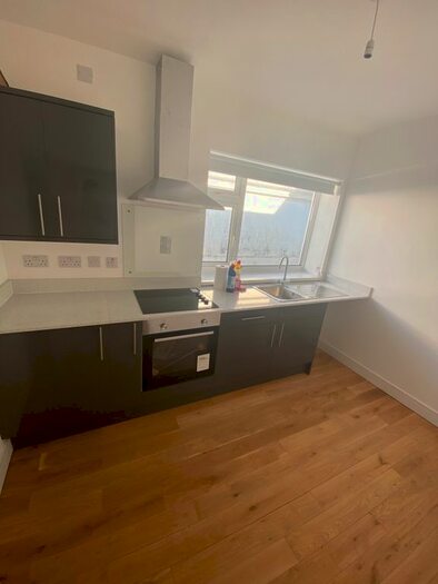 Studio To Rent In Walter Road, Swansea, SA1