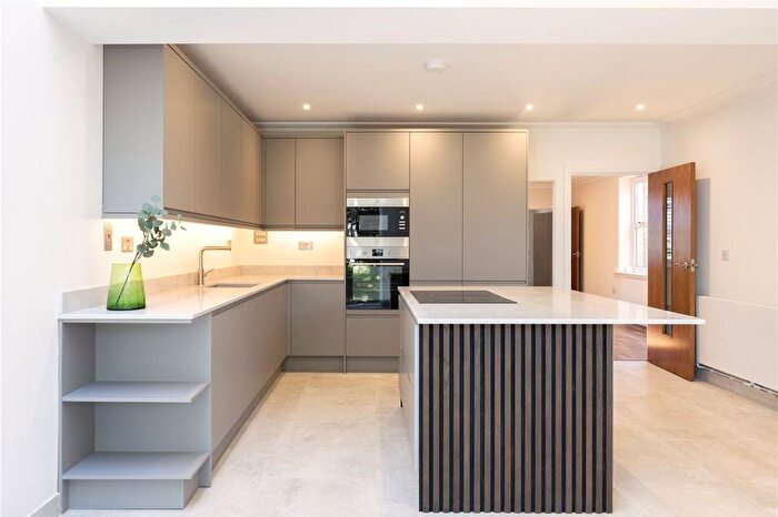 4 Bedroom End Of Terrace House To Rent In Putney Hill, London, SW15