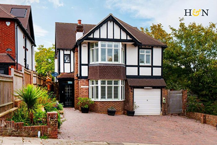 5 Bedroom Detached House For Sale In Woodland Drive, Hove, BN3