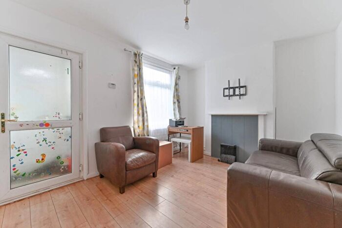 2 Bedroom Terraced House To Rent In Johns Terrace, Croydon, CR0