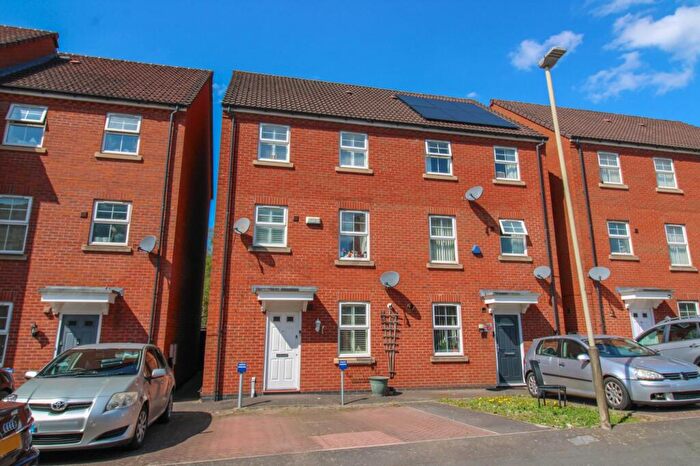 5 Bedroom Semi Detached House For Sale In Oakwood Road, Leicester, LE4