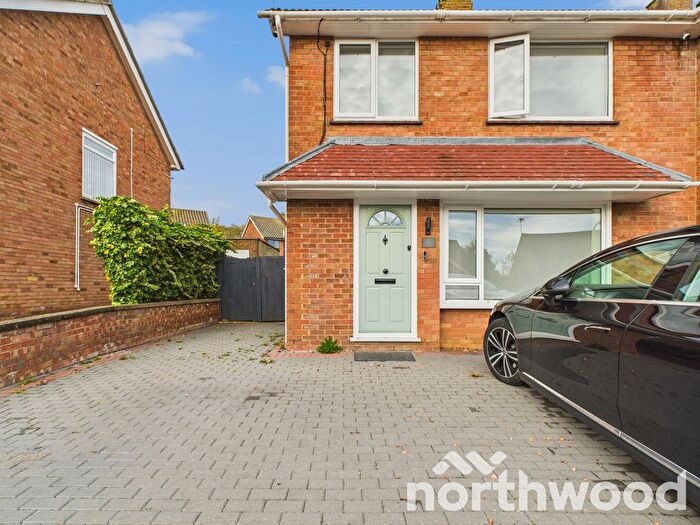 3 Bedroom Semi Detached House To Rent In Northumberland Avenue, Kennington, Ashford, TN24