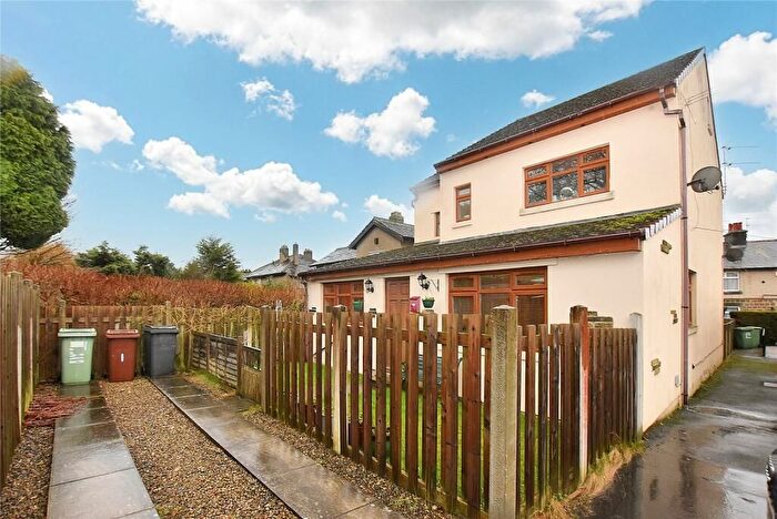 2 Bedroom Flat To Rent In Otley Road, Leeds, LS20