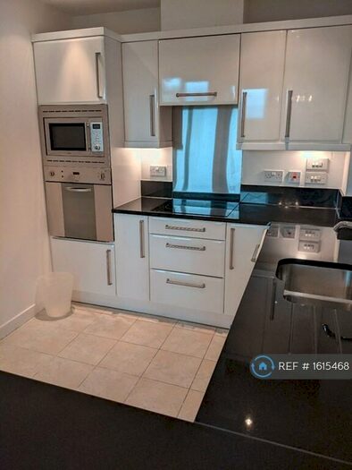 2 Bedroom Flat To Rent In River Crescent, Nottingham, NG2