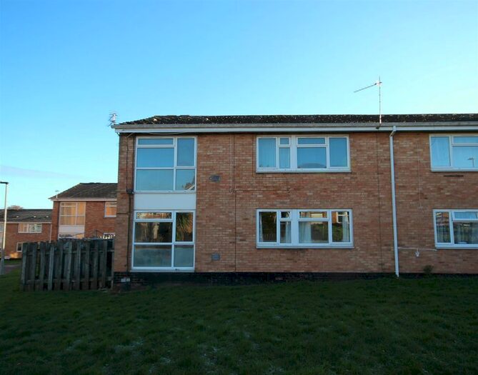 2 Bedroom Flat To Rent In Carlyon Close, Exeter, EX1