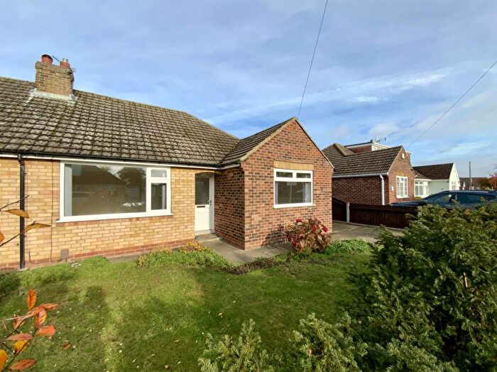 2 Bedroom Bungalow For Sale In Priors Close, New Waltham, DN36