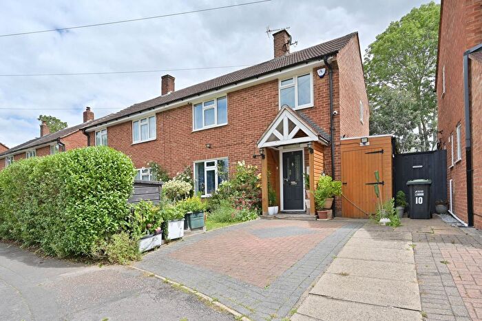 3 Bedroom Semi-Detached House For Sale In Tibbs Hill Road, Watford, Abbots Langley, WD5