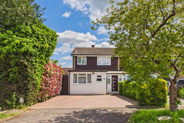 4 Bedroom End Of Terrace House For Sale In Howard Agne Close, Bovingdon Hemel Hempstead, HP3