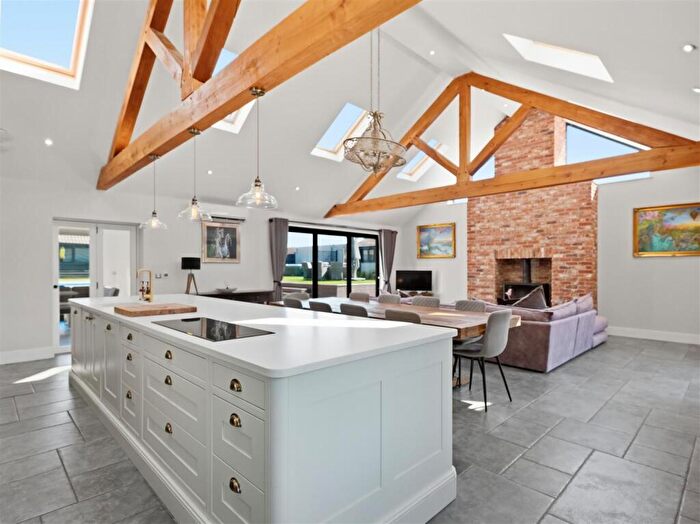 6 Bedroom House For Sale In Batchelors Lane, Holt, BH21