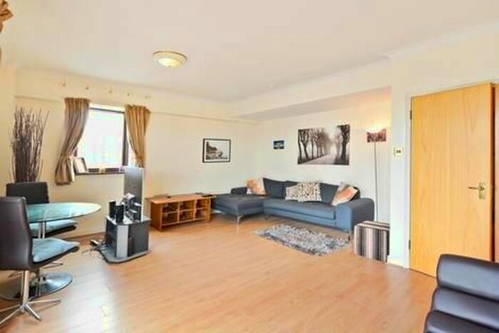 2 Bedroom Flat To Rent In Elm Quay Court, Nine Elms Lane, London, SW8