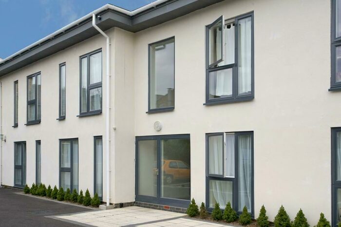 2 Bedroom Apartment To Rent In Furley Road, London, SE15