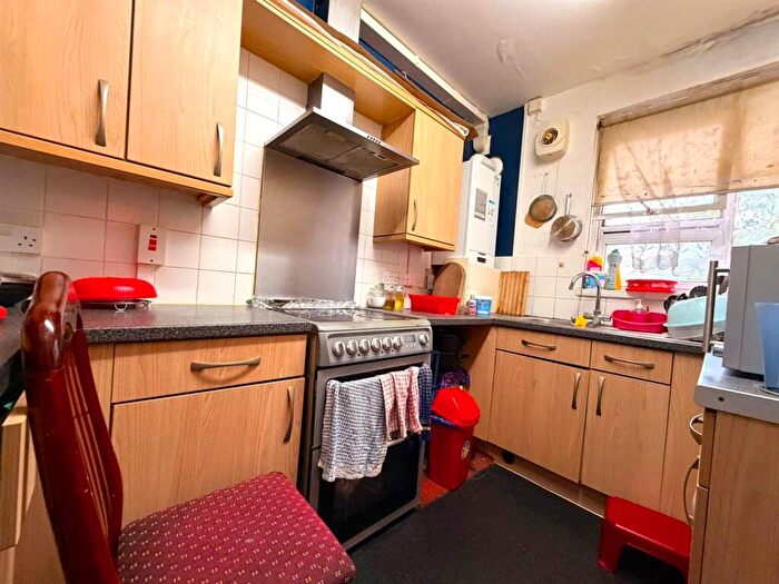 2 Bedroom Apartment For Sale In Palliser House, Ernest Street London, E1