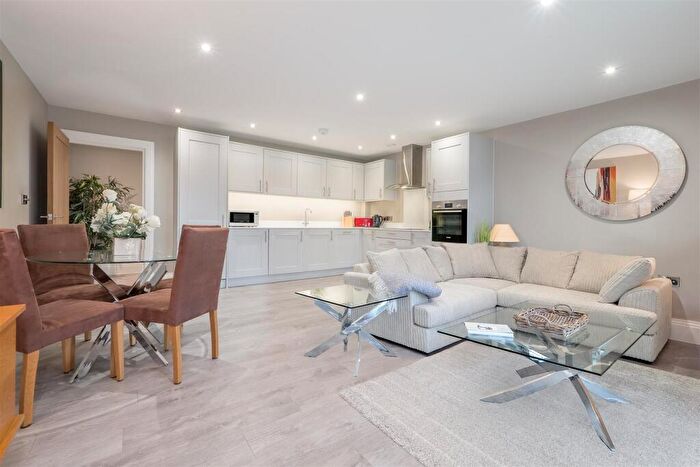 2 Bedroom House To Rent In Windrush Heights, Windrush, OX18